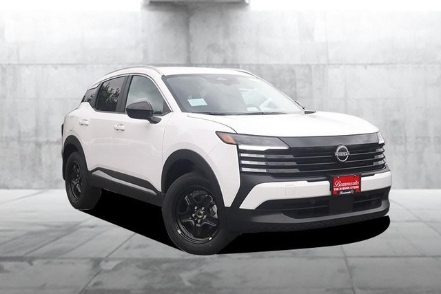 Nissan Kicks Vehicle Image 02