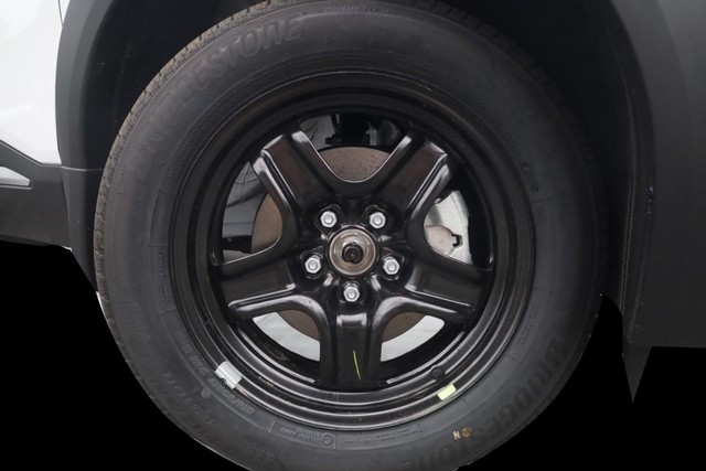 Nissan Kicks Vehicle Image 03