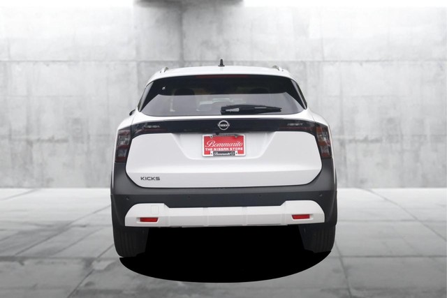 Nissan Kicks Vehicle Image 06