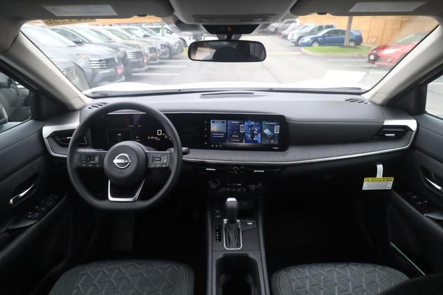 Nissan Kicks Vehicle Image 07
