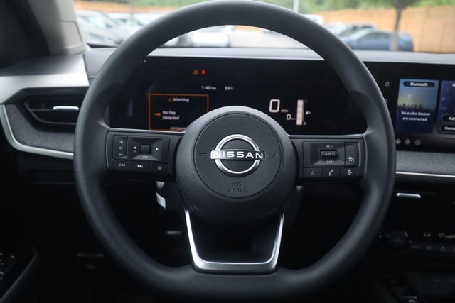 Nissan Kicks Vehicle Image 08