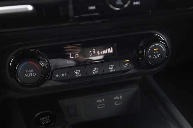 Nissan Kicks Vehicle Image 15