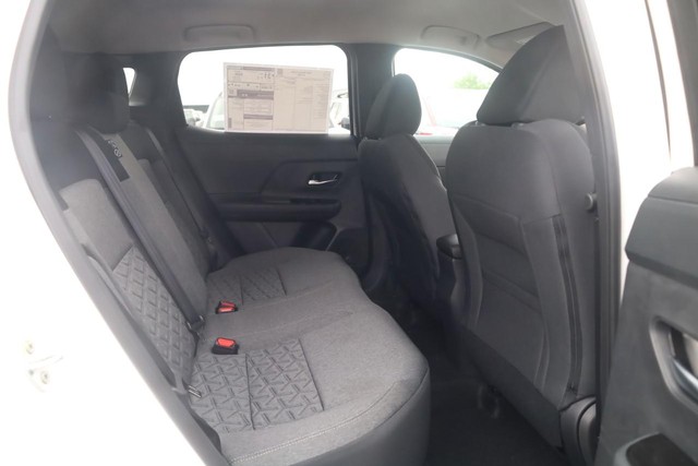 Nissan Kicks Vehicle Image 21