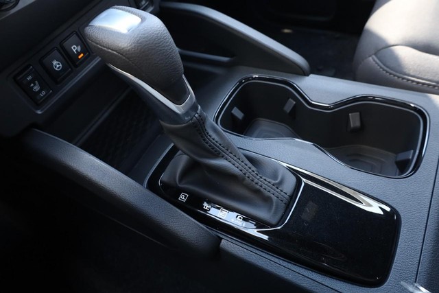 Nissan Frontier Vehicle Image 15