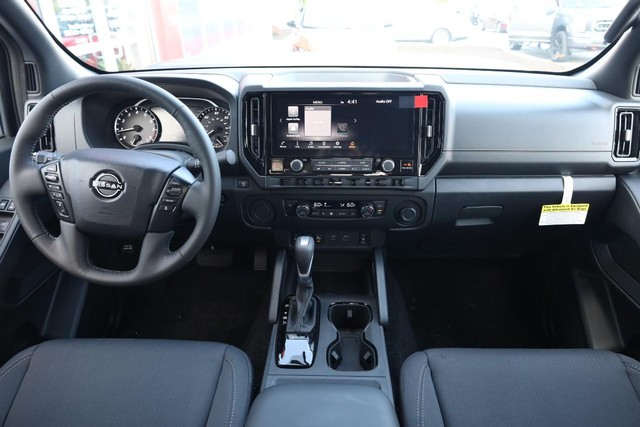 Nissan Frontier Vehicle Image 22