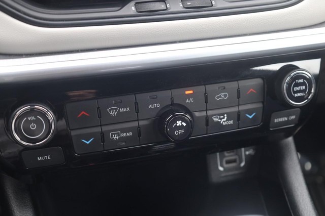 Jeep Compass Vehicle Image 16