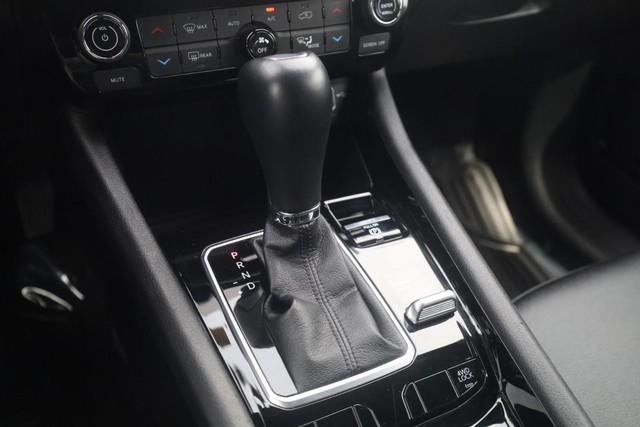 Jeep Compass Vehicle Image 18