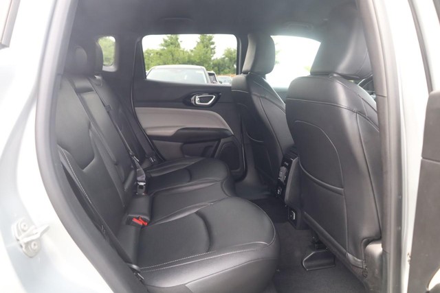 Jeep Compass Vehicle Image 21