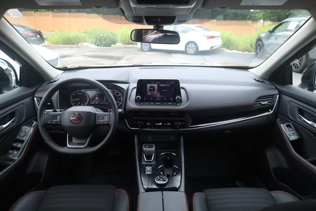 Nissan Rogue Vehicle Image 07