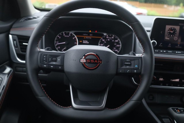 Nissan Rogue Vehicle Image 08