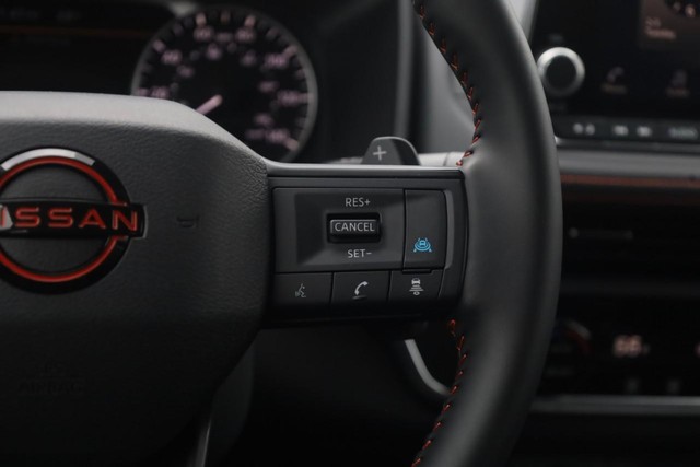Nissan Rogue Vehicle Image 09