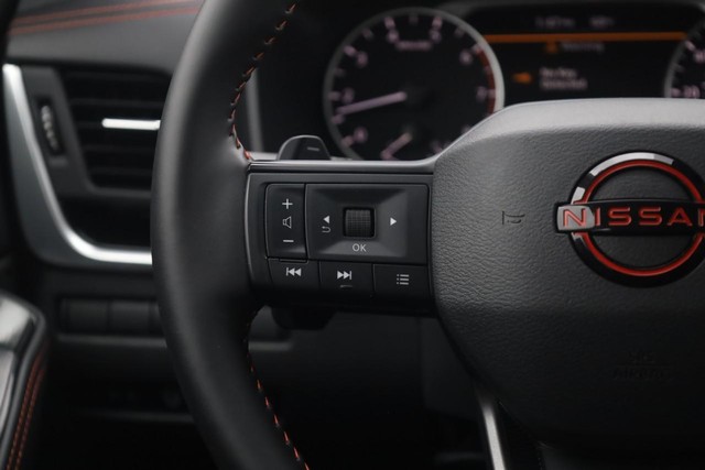 Nissan Rogue Vehicle Image 10