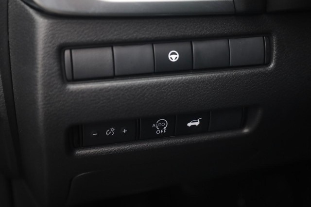 Nissan Rogue Vehicle Image 12