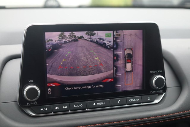 Nissan Rogue Vehicle Image 15