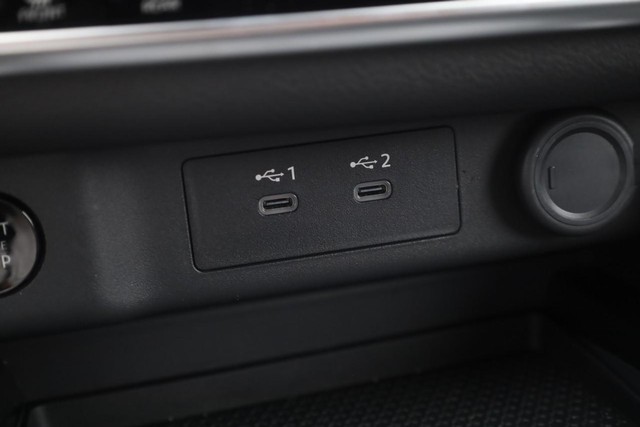 Nissan Rogue Vehicle Image 17