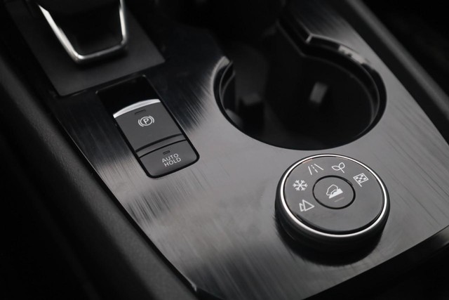 Nissan Rogue Vehicle Image 18