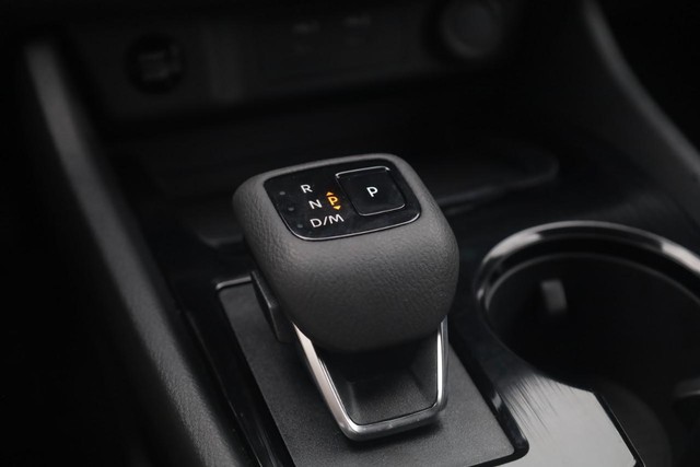 Nissan Rogue Vehicle Image 19