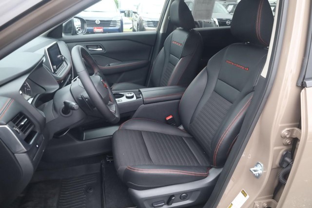 Nissan Rogue Vehicle Image 20