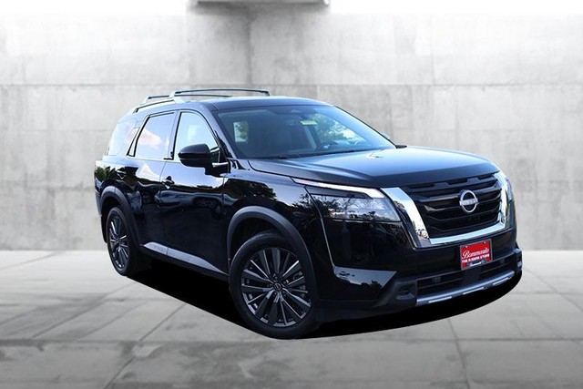 Nissan Pathfinder Vehicle Image 02