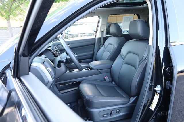 Nissan Pathfinder Vehicle Image 10