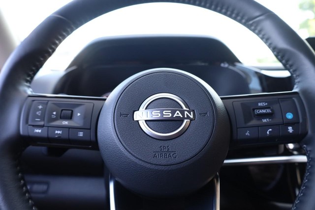 Nissan Pathfinder Vehicle Image 13