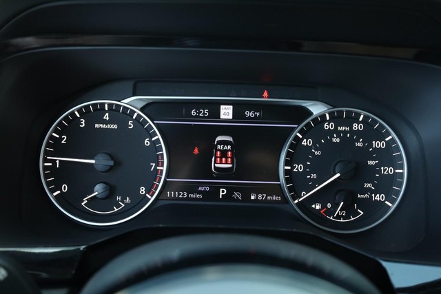 Nissan Pathfinder Vehicle Image 14