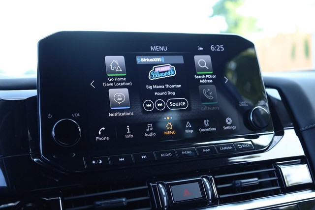 Nissan Pathfinder Vehicle Image 15