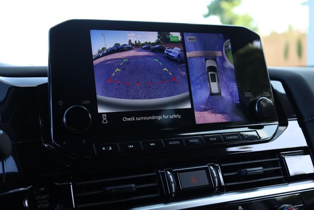 Nissan Pathfinder Vehicle Image 17