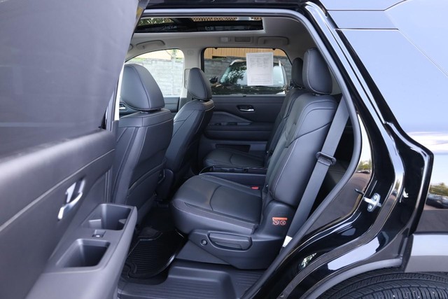 Nissan Pathfinder Vehicle Image 26