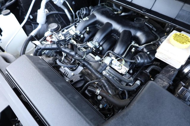 Nissan Pathfinder Vehicle Image 32