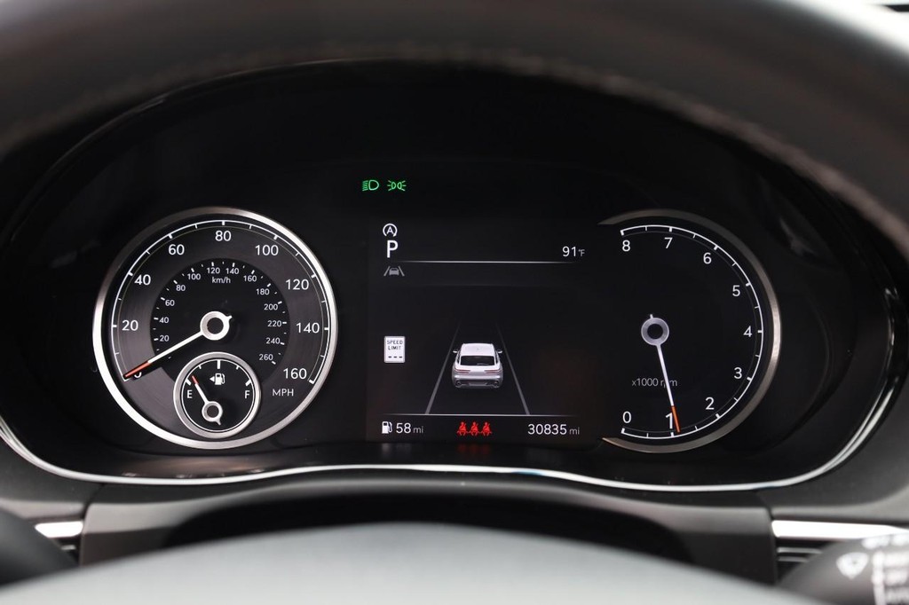 Genesis GV70 Vehicle Full-screen Gallery Image 10