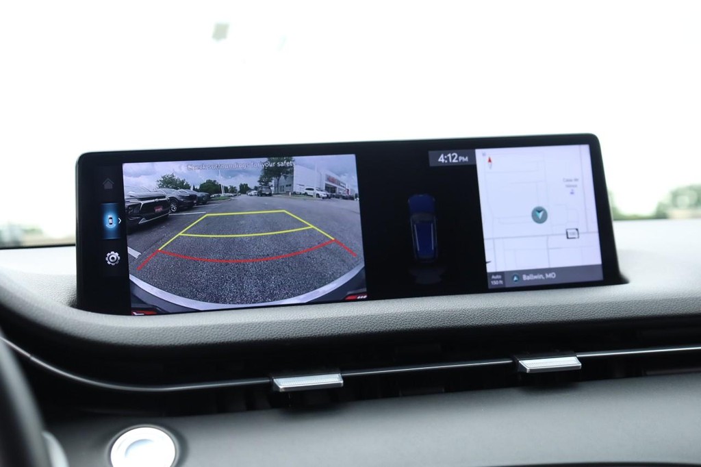 Genesis GV70 Vehicle Full-screen Gallery Image 13