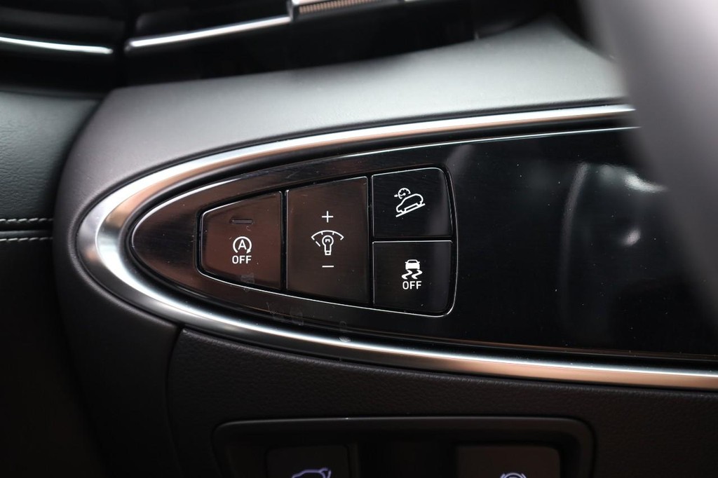 Genesis GV70 Vehicle Full-screen Gallery Image 18