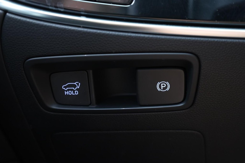 Genesis GV70 Vehicle Full-screen Gallery Image 19