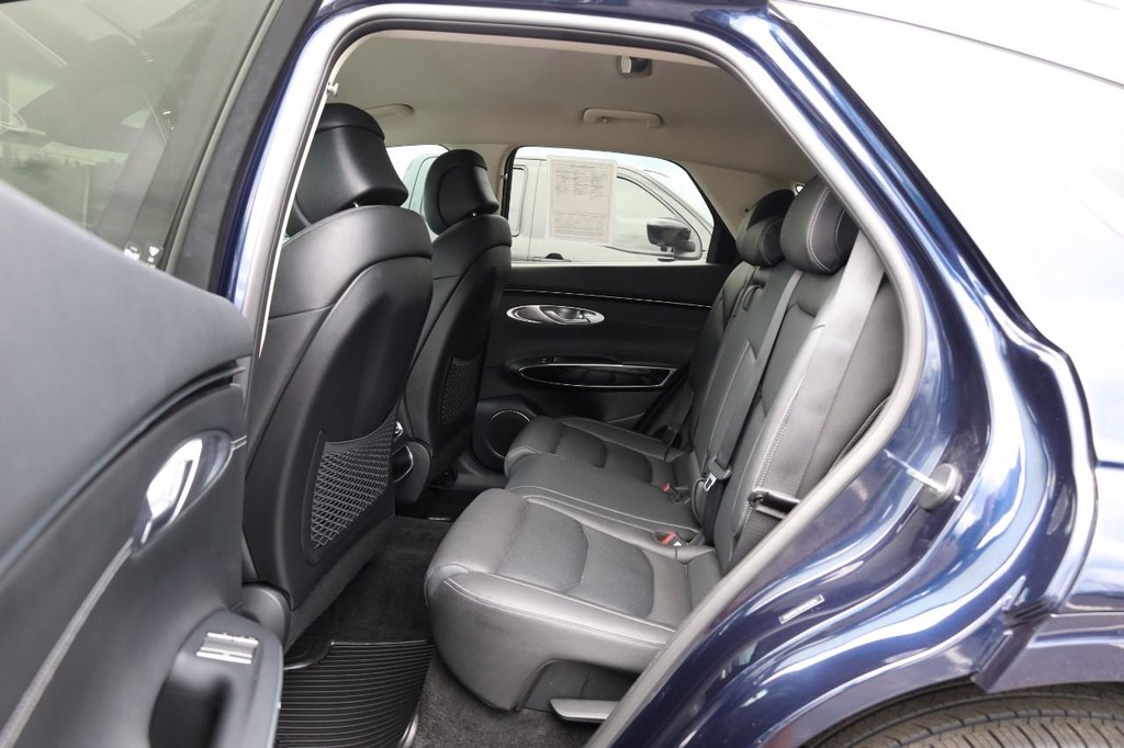 Genesis GV70 Vehicle Full-screen Gallery Image 21