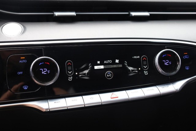 Genesis GV70 Vehicle Image 14