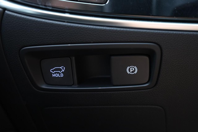Genesis GV70 Vehicle Image 19