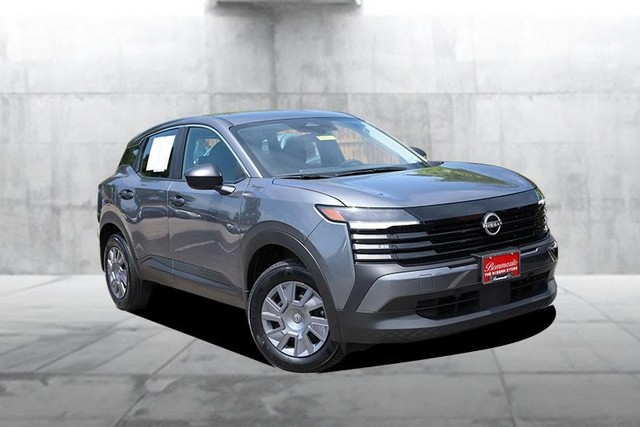Nissan Kicks Vehicle Image 02