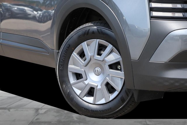 Nissan Kicks Vehicle Image 03