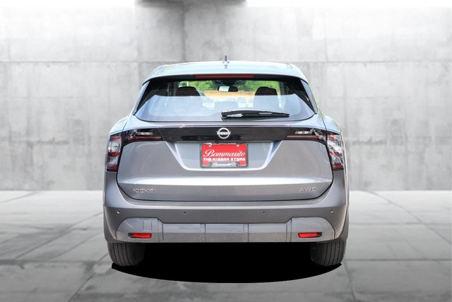 Nissan Kicks Vehicle Image 06