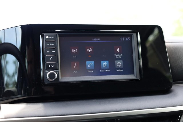 Nissan Kicks Vehicle Image 11