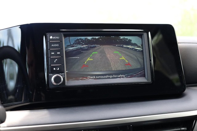 Nissan Kicks Vehicle Image 12