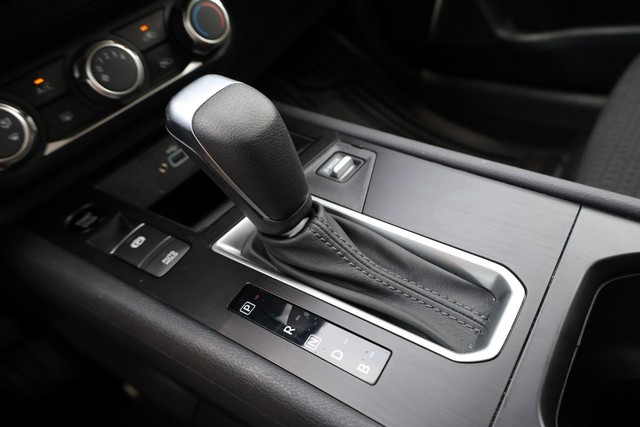 Nissan Kicks Vehicle Image 15