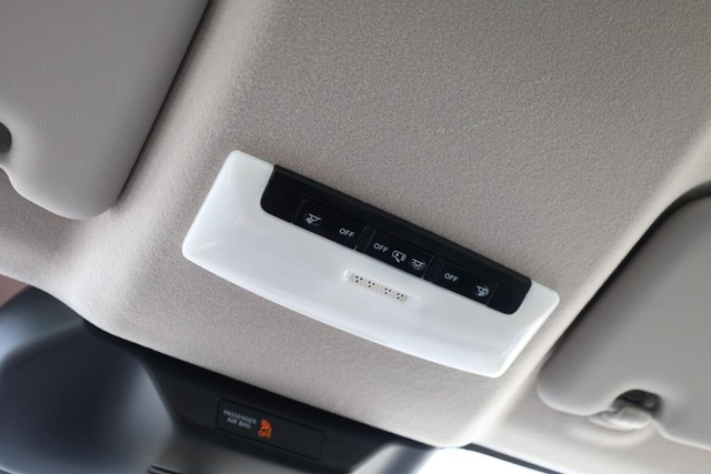 Nissan Kicks Vehicle Image 16