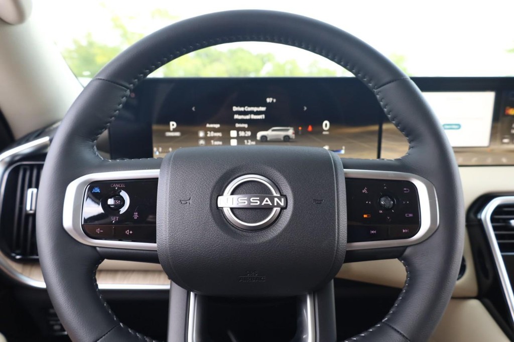 Nissan Armada Vehicle Full-screen Gallery Image 10