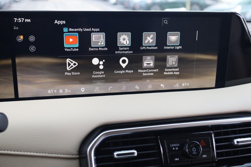 Nissan Armada Vehicle Full-screen Gallery Image 12
