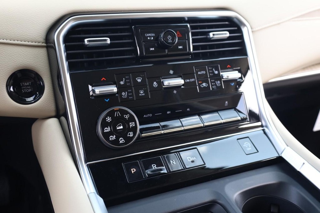 Nissan Armada Vehicle Full-screen Gallery Image 14