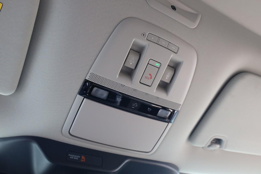 Nissan Armada Vehicle Full-screen Gallery Image 15