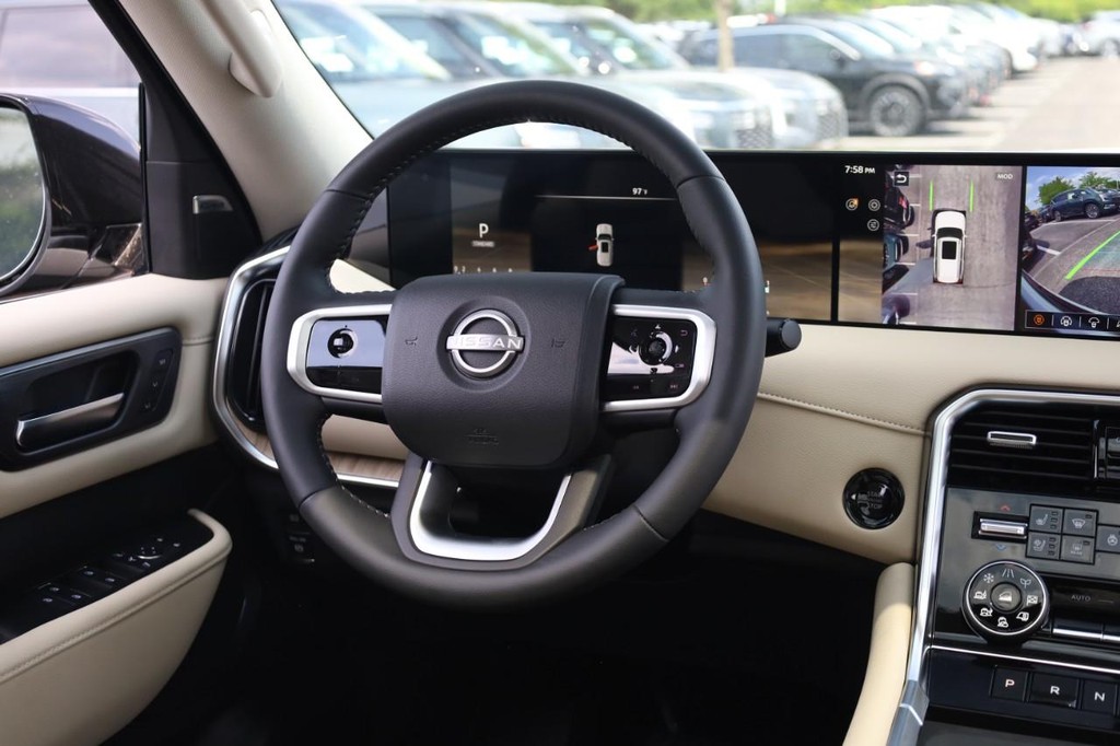 Nissan Armada Vehicle Full-screen Gallery Image 22
