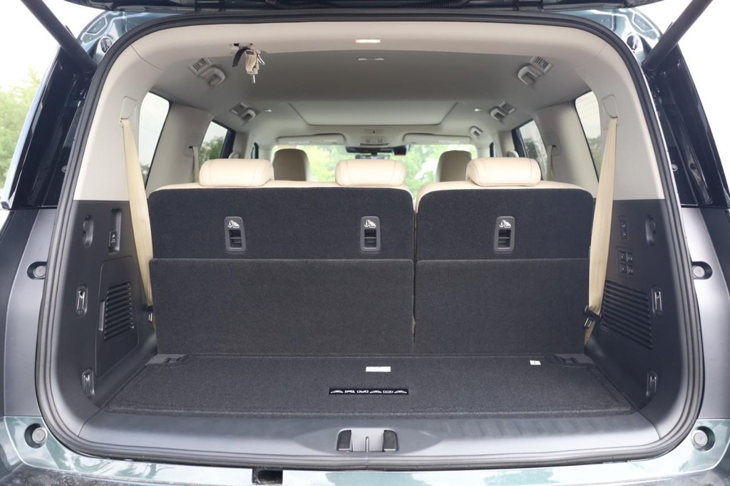 Nissan Armada Vehicle Image 06